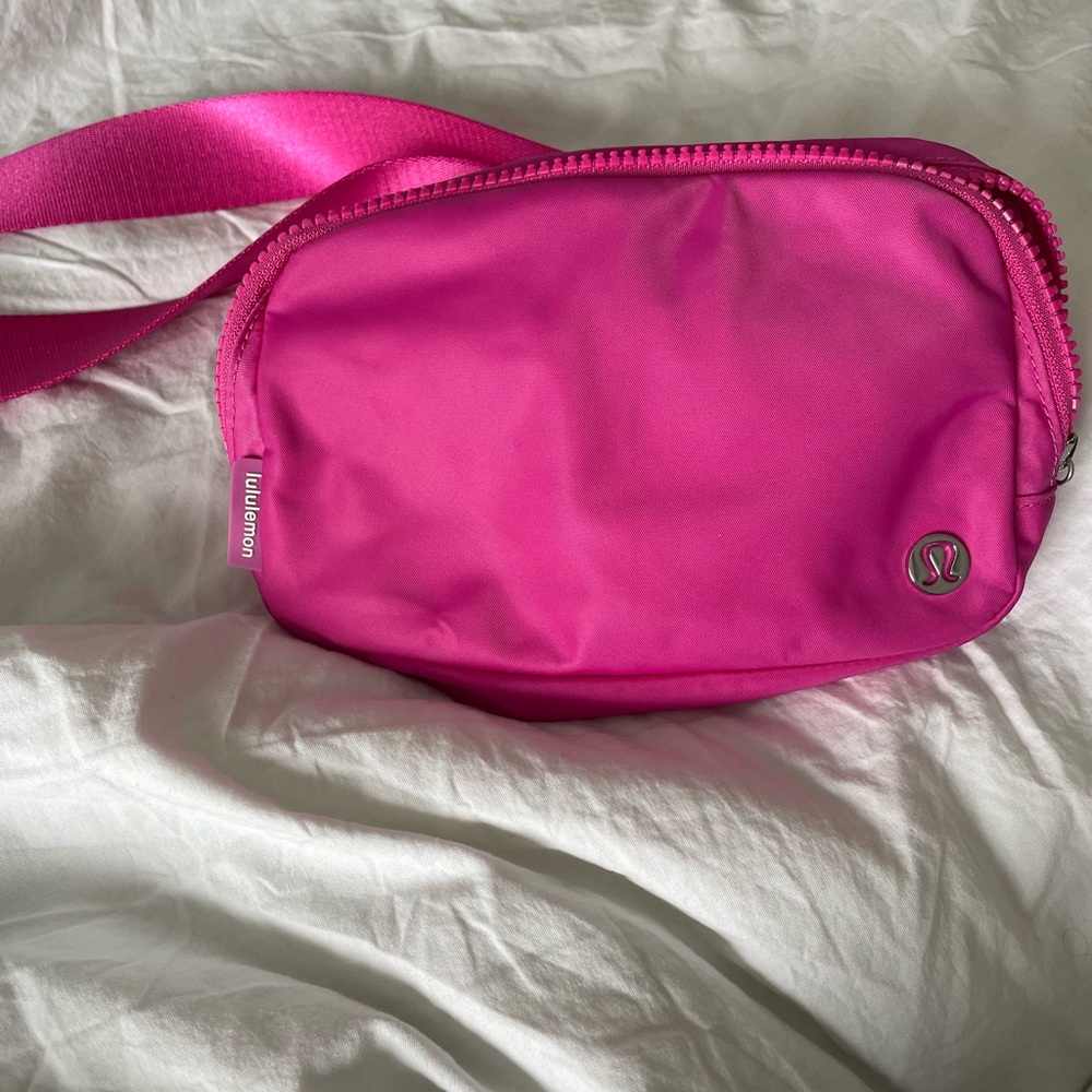 Lululemon Everywhere Belt Bag 1L Sonic Pink